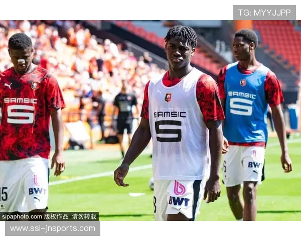 洛里昂主场4比0大胜九人雷恩 索马诺领衔四将建功 洛里昂主场4比0大胜九人雷恩 索马诺领衔四将建功