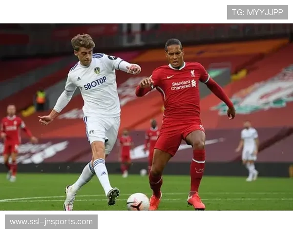 范戴克手球送点瞬间,利物浦防线再现失误 范戴克手球送点瞬间,利物浦防线再现失误